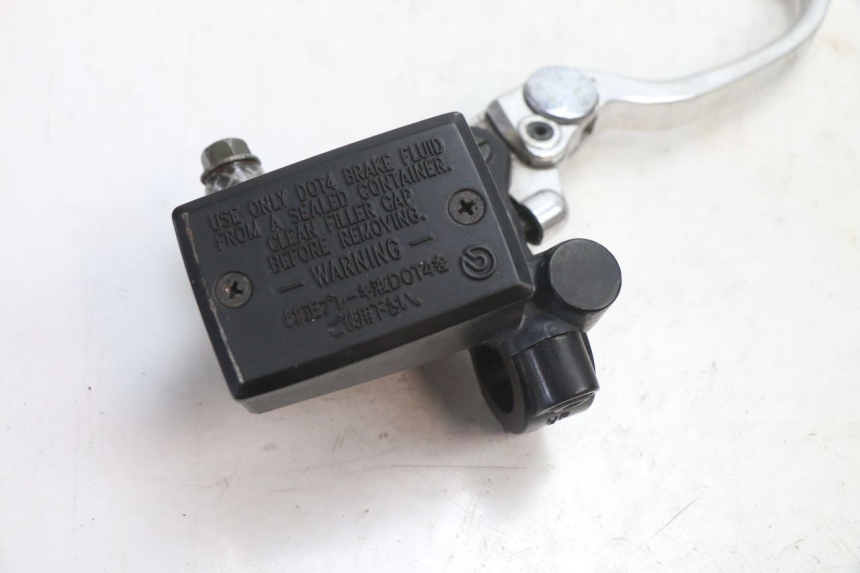 photo de PRZEDNI CYLINDER GŁÓWNY YAMAHA FJR 1300 (2001 - 2005) - Szczegół części