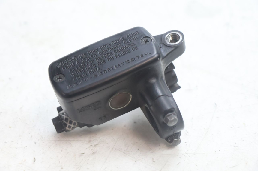 photo de PRZEDNI CYLINDER GŁÓWNY HONDA FJS SILVER WING SILVERWING 400 (2005 - 2008) - Szczegół części