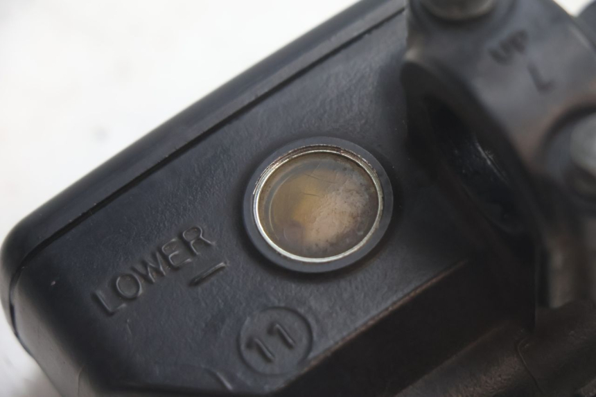 photo de PRZEDNI CYLINDER GŁÓWNY HONDA FJS SILVER WING SILVERWING 400 (2005 - 2008) - Inny kąt widzenia