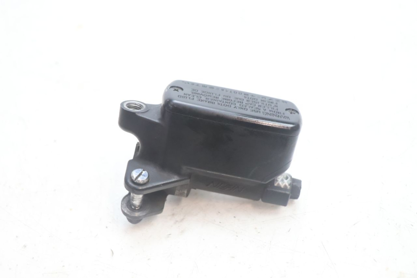 photo de PRZEDNI CYLINDER GŁÓWNY HONDA FJS SILVER WING SILVERWING 400 (2005 - 2008) - Zbliżenie techniczne
