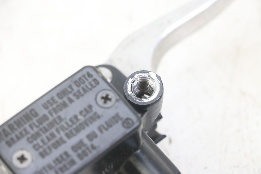 photo de POMPA HAMULCOWA PRZEDNIA HONDA FORZA ABS 300 (2013 - 2017) - Oznaczenia i referencje