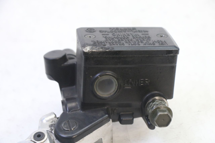 photo de POMPA HAMULCOWA PRZEDNIA YAMAHA FZ6 FAZER S2 600 (2007 - 2011) - Zbliżenie techniczne