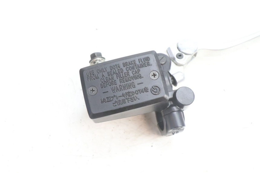 photo de POMPA HAMULCOWA PRZEDNIA YAMAHA FZ8 800 (2010 - 2016) - Zbliżenie techniczne