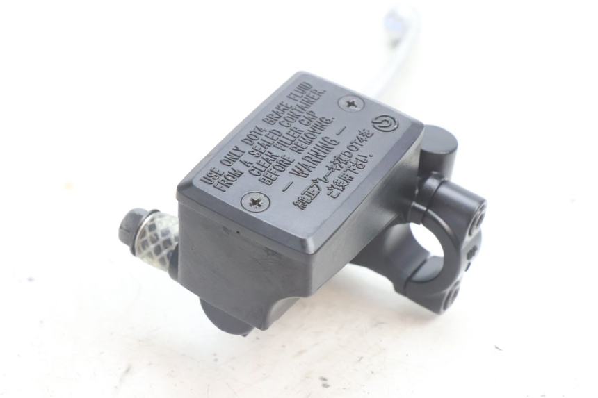 photo de POMPA HAMULCOWA PRZEDNIA YAMAHA FZ8 800 (2010 - 2016) - Punkty mocowania