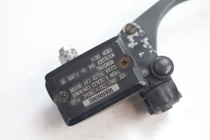 photo de PRZEDNI CYLINDER GŁÓWNY KAWASAKI GPX F ZX750F 750 (1986 - 1990) - Szczegół części