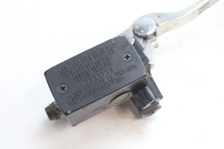 photo de PRZEDNI CYLINDER GŁÓWNY SUZUKI GSR 600 (2005 - 2012) - Szczegół części