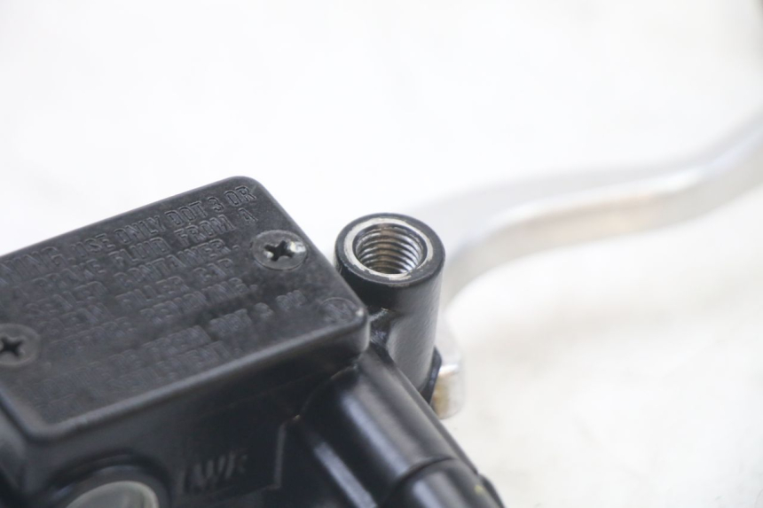 photo de POMPA HAMULCOWA PRZEDNIA HONDA PCX (JF57/JF64) 125 (2014 - 2018) - Inny kąt widzenia