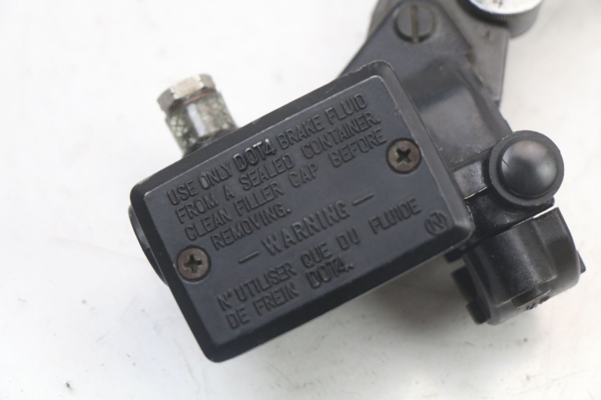 photo de POMPA HAMULCOWA PRZEDNIA KAWASAKI GTR 1000 (1994 - 2004) - Szczegół części