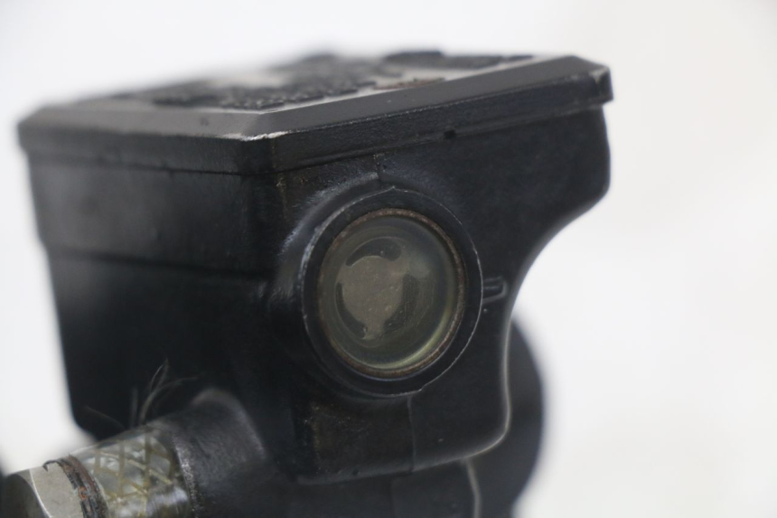 photo de POMPA HAMULCOWA PRZEDNIA KAWASAKI GTR 1000 (1994 - 2004) - Zbliżenie techniczne