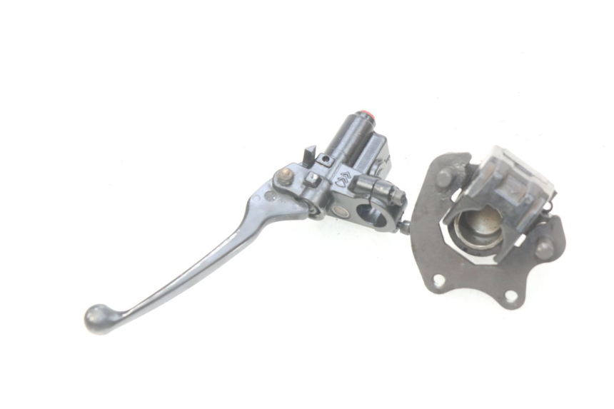 photo de POMPA HAMULCOWA PRZEDNIA PEUGEOT KISBEE 2T 50 (2010 - 2017) - Inny kąt widzenia