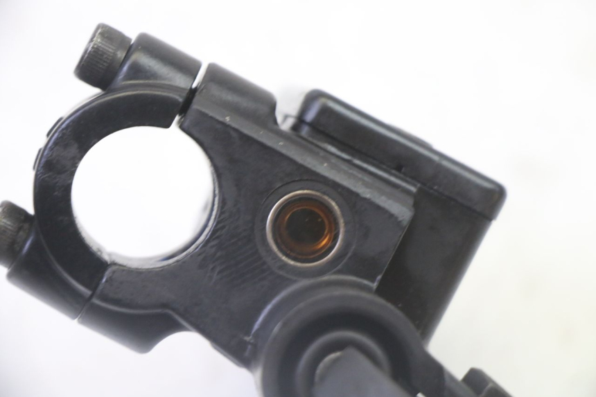 photo de POMPA HAMULCOWA PRZEDNIA PEUGEOT KISBEE 2T 50 (2010 - 2017) - Zbliżenie techniczne