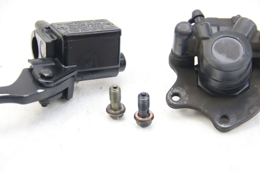 photo de POMPA HAMULCOWA PRZEDNIA PEUGEOT KISBEE 4T 50 (2018 - 2022) - Punkty mocowania