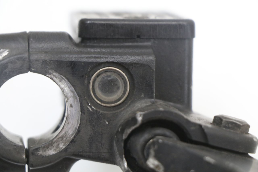 photo de POMPA HAMULCOWA PRZEDNIA PEUGEOT KISBEE 4T 50 (2018 - 2022) - Zbliżenie techniczne