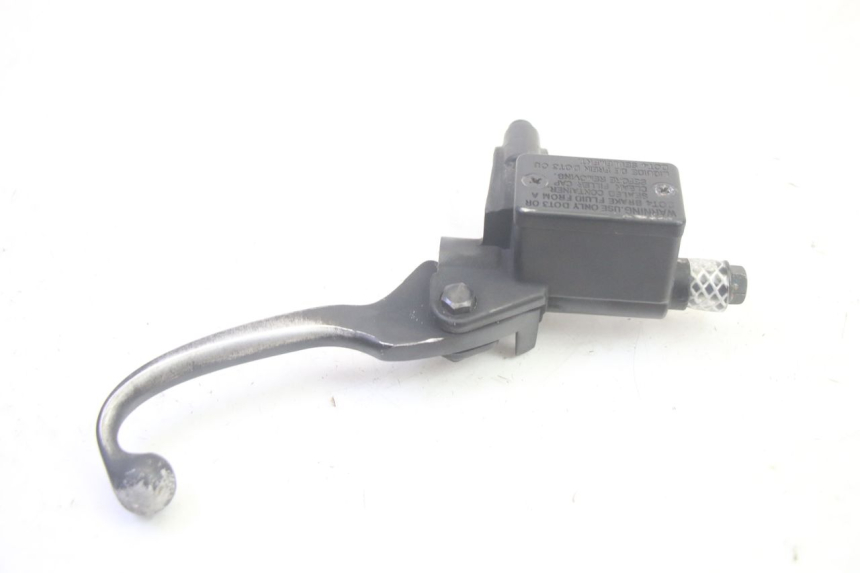 photo de POMPA HAMULCOWA PRZEDNIA PEUGEOT KISBEE 4T 50 (2018 - 2022) - Zbliżenie techniczne