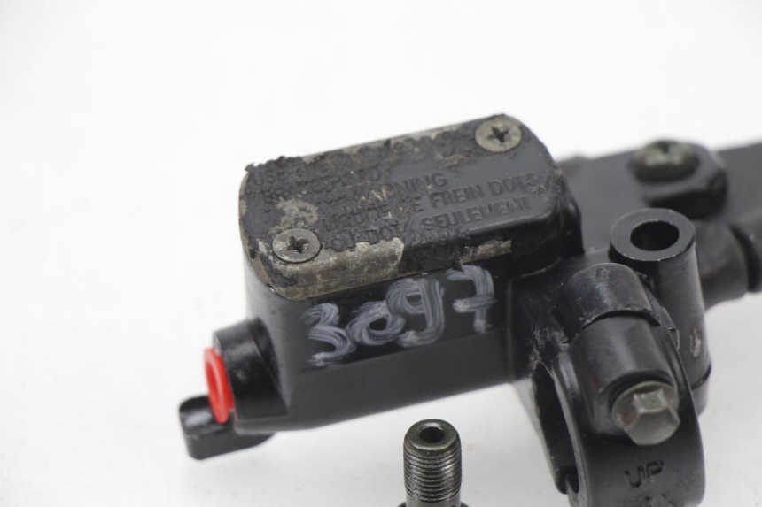photo de POMPA HAMULCOWA PRZEDNIA PEUGEOT LOOXOR 50 (2001 - 2004) - Zbliżenie techniczne