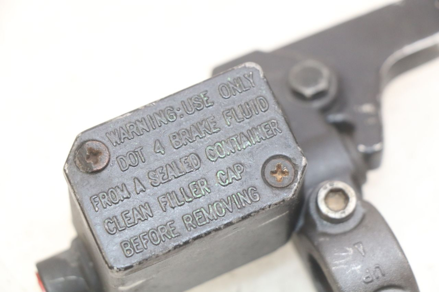 photo de POMPA HAMULCOWA PRZEDNIA PEUGEOT LUDIX 50 (2008 - 2017) - Inny kąt widzenia