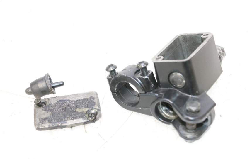 photo de POMPA HAMULCOWA PRZEDNIA PIAGGIO MP3 RL 250 (2006 - 2010) - Inny kąt widzenia