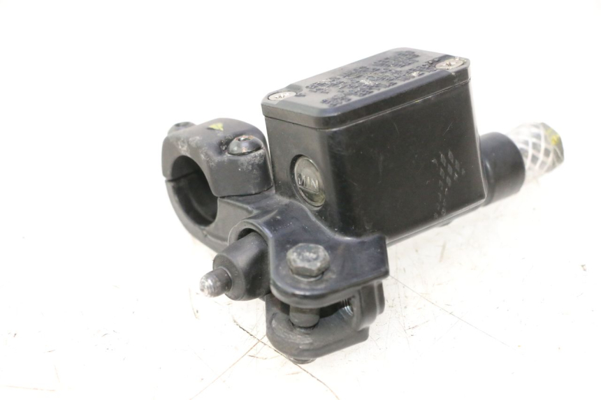 photo de POMPA HAMULCOWA PRZEDNIA PIAGGIO MP3 125 (2006 - 2014) - Zoom stanu zużycia