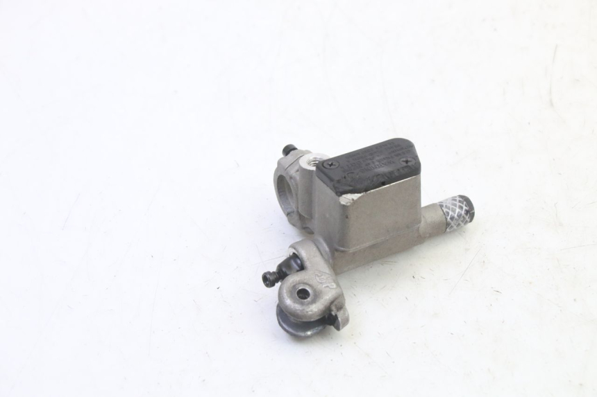 photo de POMPA HAMULCOWA PRZEDNIA RIEJU MRT 50 (2018 - 2021) - Zbliżenie techniczne