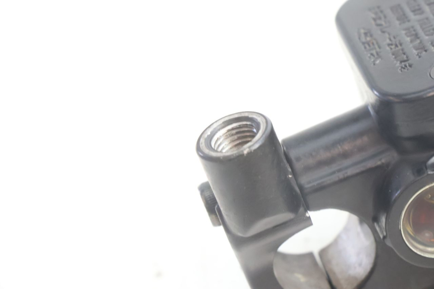 photo de PRZEDNI CYLINDER GŁÓWNY YAMAHA N-MAX NMAX 125 (2021 - 2024) - Zbliżenie techniczne
