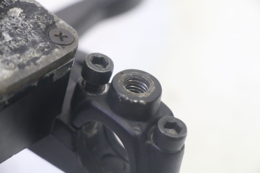 photo de POMPA HAMULCOWA PRZEDNIA YAMAHA NEOS NEO'S 4T 50 (2008 - 2016) - Zoom stanu zużycia