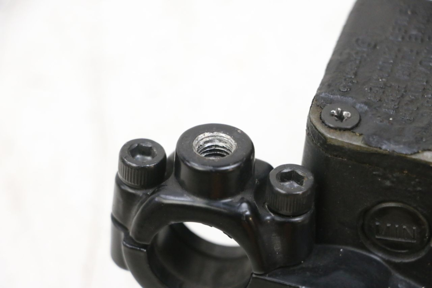 photo de POMPA HAMULCOWA PRZEDNIA YAMAHA NEOS NEO'S 4T 50 (2008 - 2016) - Szczegół części