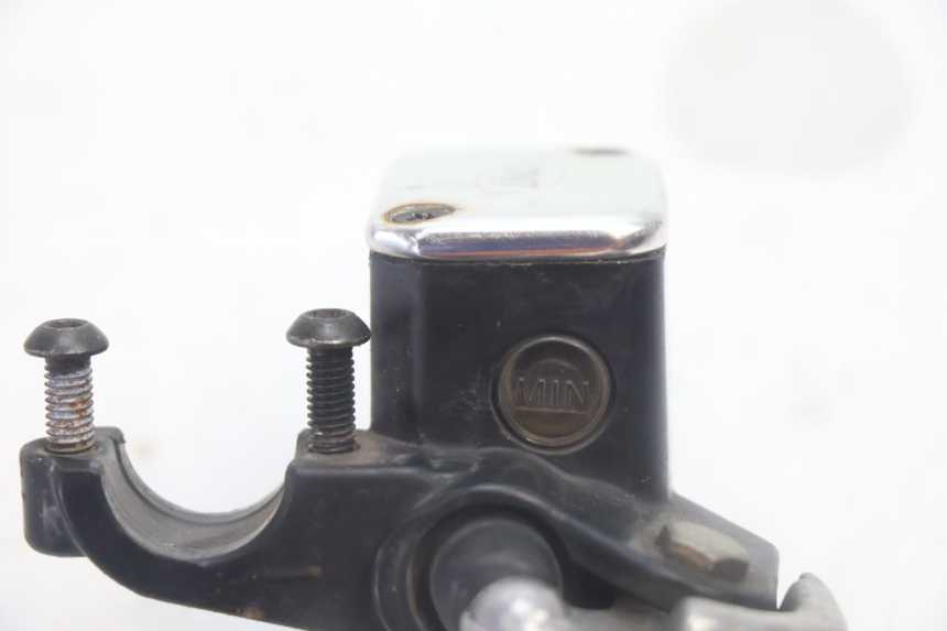 photo de PRZEDNI CYLINDER GŁÓWNY MBK NITRO 50 (2004 - 2008) - Zbliżenie techniczne