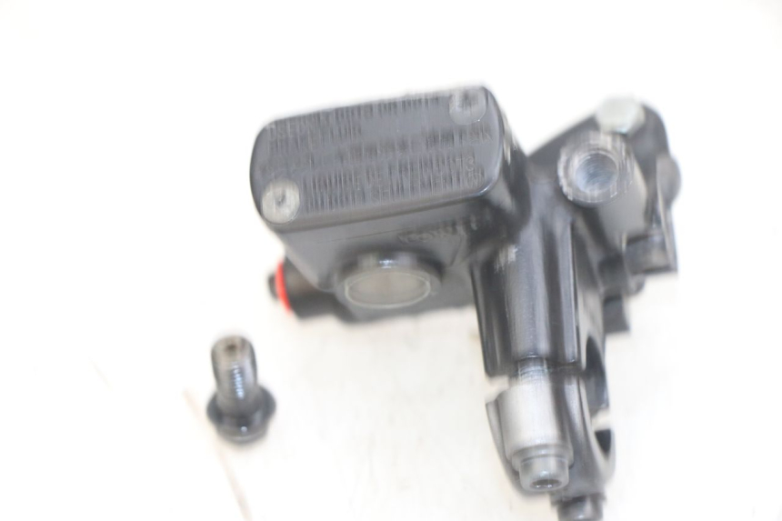 photo de POMPA HAMULCOWA PRZEDNIA HONDA PCX (JF28) 125 (2009 - 2011) - Zbliżenie techniczne