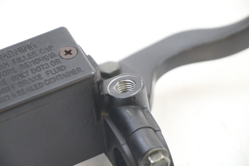 photo de POMPA HAMULCOWA PRZEDNIA PEUGEOT CITYSTAR 125 (2011 - 2017) - Inny kąt widzenia