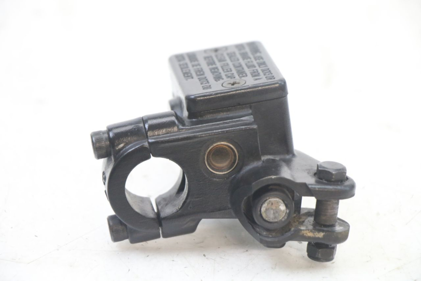 photo de POMPA HAMULCOWA PRZEDNIA PEUGEOT KISBEE 4T 50 (2018 - 2022) - Zbliżenie techniczne