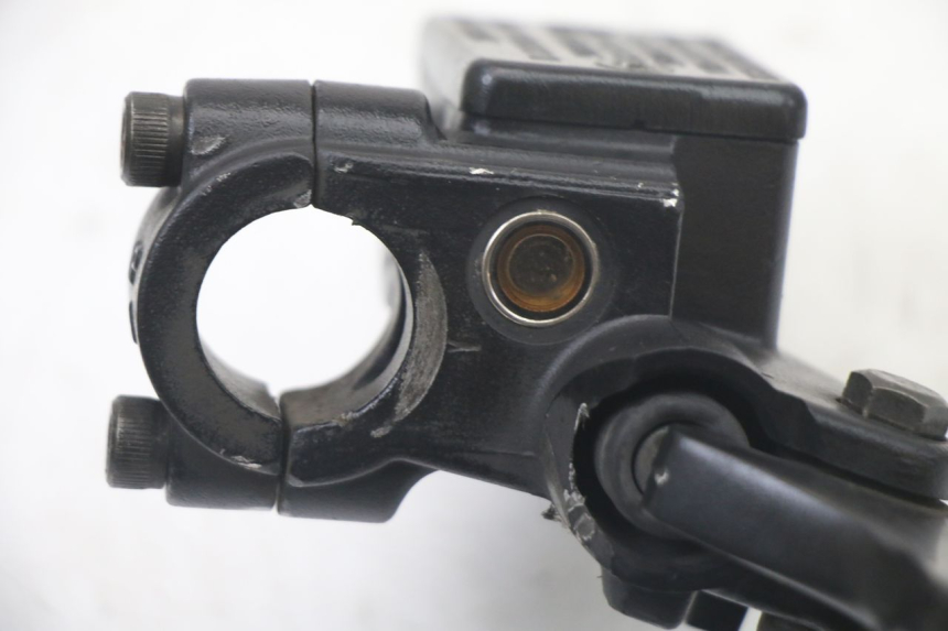 photo de POMPA HAMULCOWA PRZEDNIA PEUGEOT KISBEE 4T 50 (2018 - 2022) - Zbliżenie techniczne