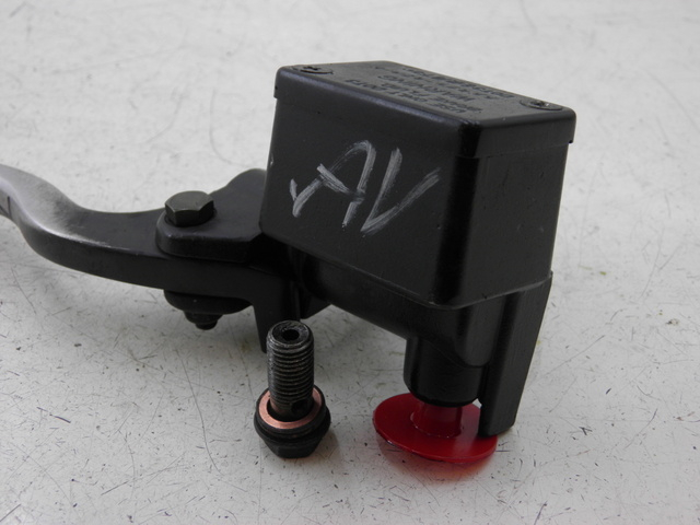 photo de POMPA HAMULCOWA PRZEDNIA PEUGEOT V-CLIC VCLIC 50 (2007 - 2013) - Inny kąt widzenia