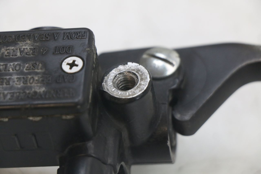 photo de POMPA HAMULCOWA PRZEDNIA PIAGGIO NEW TYPHOON 50 (2010 - 2017) - Inny kąt widzenia