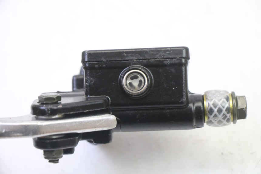 photo de POMPA HAMULCOWA PRZEDNIA APOLLO RFZ 125 - Zbliżenie techniczne