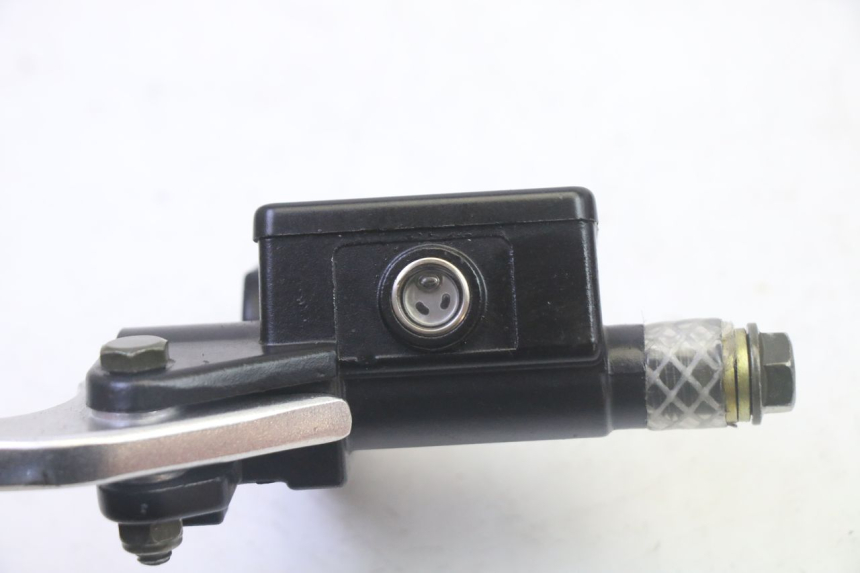 photo de POMPA HAMULCOWA PRZEDNIA APOLLO RFZ 125 - Zbliżenie techniczne