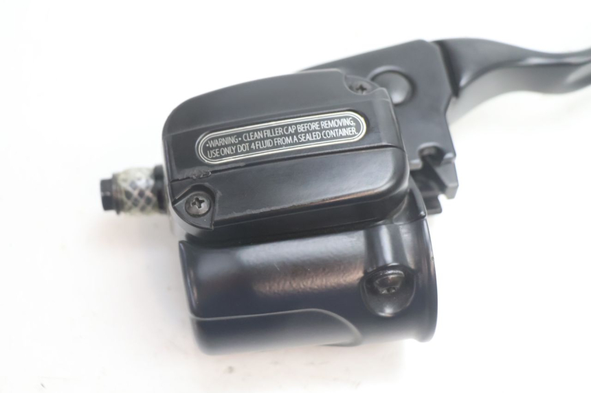 photo de PRZEDNI CYLINDER GŁÓWNY HARLEY DAVIDSON ROAD GLIDE FLTRXSE 1920 (2018 - 2022) - Szczegół części