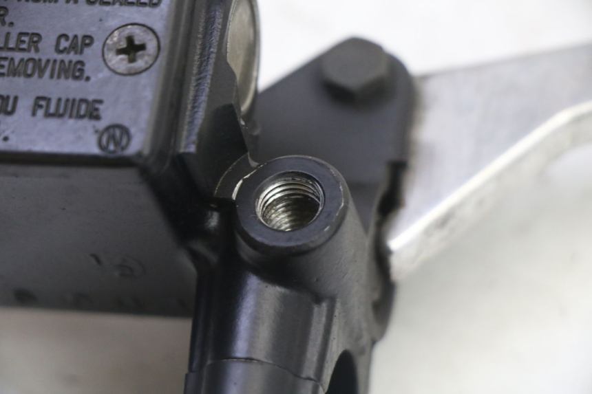 photo de POMPA HAMULCOWA PRZEDNIA PEUGEOT SATELIS 250 (2006 - 2012) - Inny kąt widzenia