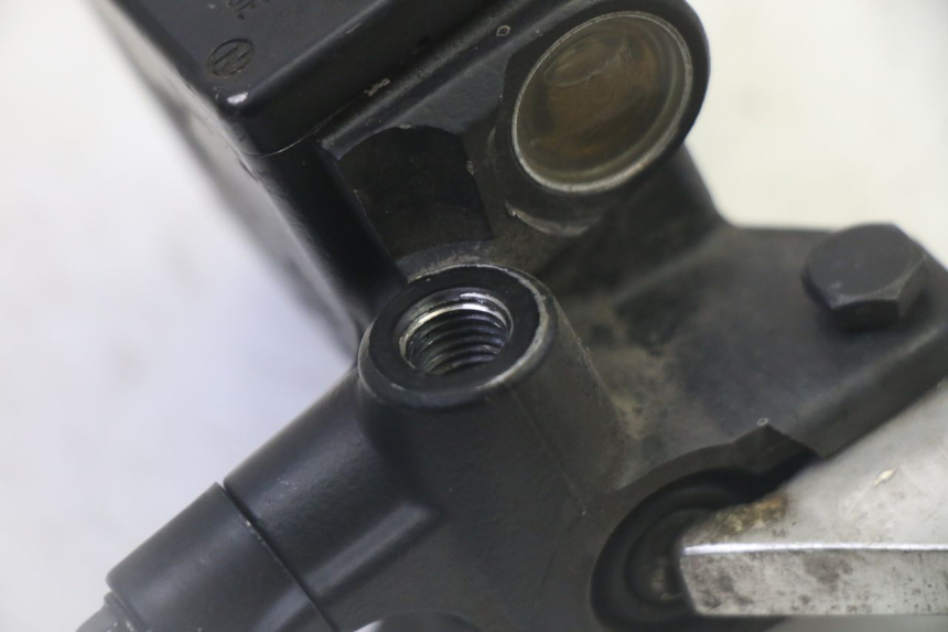 photo de POMPA HAMULCOWA PRZEDNIA PEUGEOT SATELIS 125 (2006 - 2009) - Inny kąt widzenia