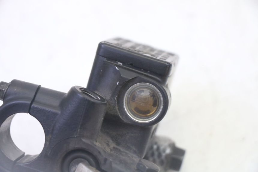 photo de POMPA HAMULCOWA PRZEDNIA PEUGEOT SATELIS 125 (2006 - 2009) - Zbliżenie techniczne