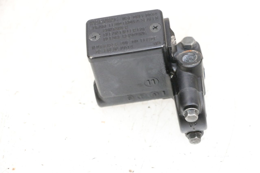 photo de POMPA HAMULCOWA PRZEDNIA PEUGEOT SATELIS 125 (2013 - 2018) - Zbliżenie techniczne