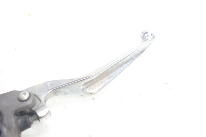 photo de POMPA HAMULCOWA PRZEDNIA PEUGEOT SATELIS 125 (2006 - 2009) - Inny kąt widzenia