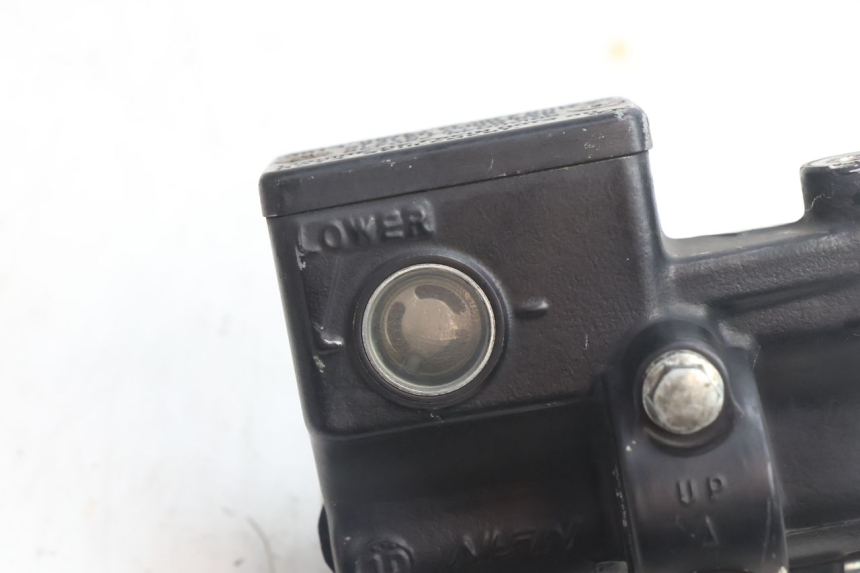 photo de PRZEDNI CYLINDER GŁÓWNY HONDA SH 125 (2001 - 2003) - Zoom stanu zużycia