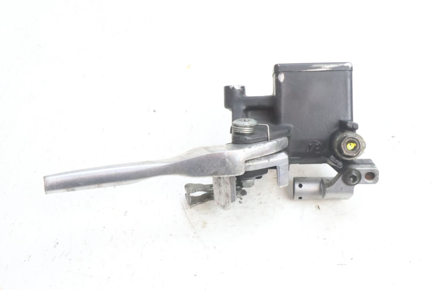 photo de PRZEDNI CYLINDER GŁÓWNY HONDA SH 125 (2001 - 2003) - Zbliżenie techniczne