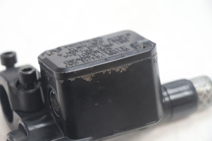 photo de PRZEDNI CYLINDER GŁÓWNY YAMAHA SLIDER 50 (1999 - 2004) - Szczegół części