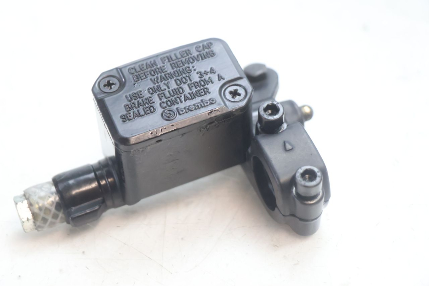 photo de PRZEDNI CYLINDER GŁÓWNY YAMAHA SLIDER 50 (1999 - 2004) - Inny kąt widzenia