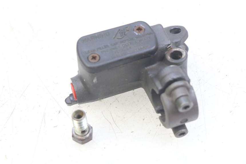 photo de POMPA HAMULCOWA PRZEDNIA GAS-GAS SM ROOKIE 50 (2001 - 2005) - Zbliżenie techniczne