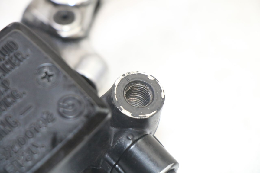 photo de POMPA HAMULCOWA PRZEDNIA YAMAHA TDM ABS 900 (2002 - 2014) - Inny kąt widzenia