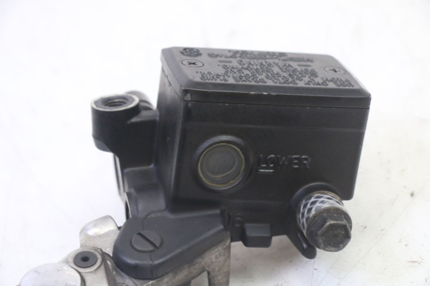 photo de POMPA HAMULCOWA PRZEDNIA YAMAHA TDM ABS 900 (2002 - 2014) - Zbliżenie techniczne