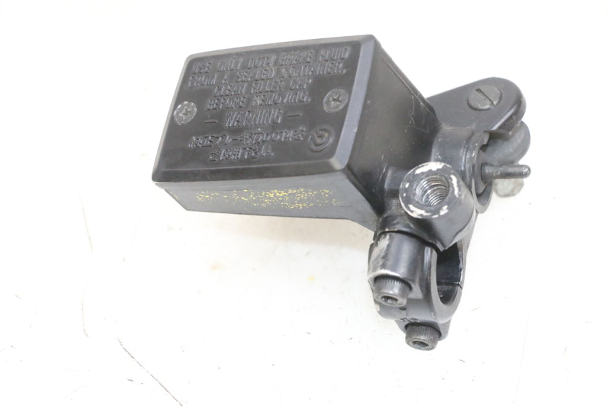 photo de POMPA HAMULCOWA PRZEDNIA YAMAHA TDM ABS 900 (2002 - 2014) - Zbliżenie techniczne