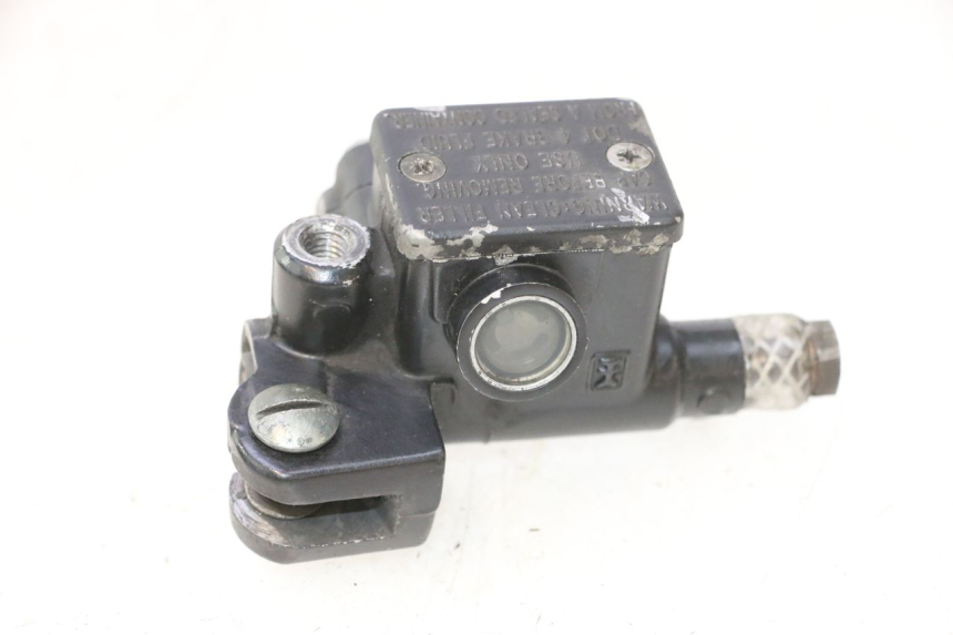 photo de POMPA HAMULCOWA PRZEDNIA PIAGGIO VESPA LX 2T 50 (2005 - 2013) - Zbliżenie techniczne